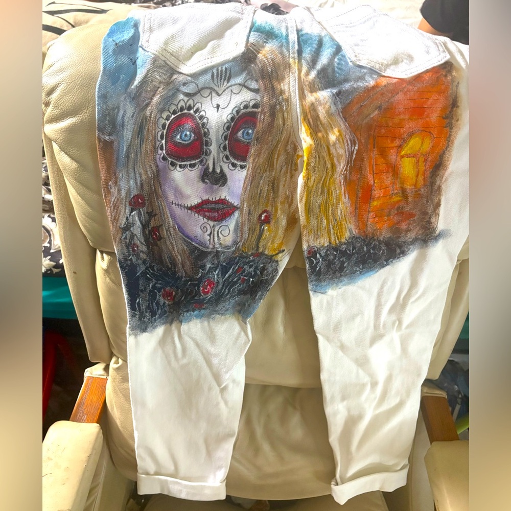 XS Hand-Painted White Jeans with Artistic Design